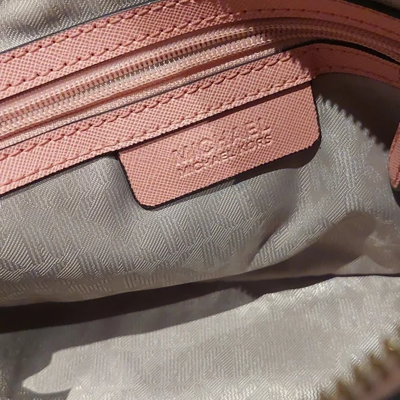 ❣️💫MARK DOWN💫❣️Michael Kors pink bag - Picture 9 of 12